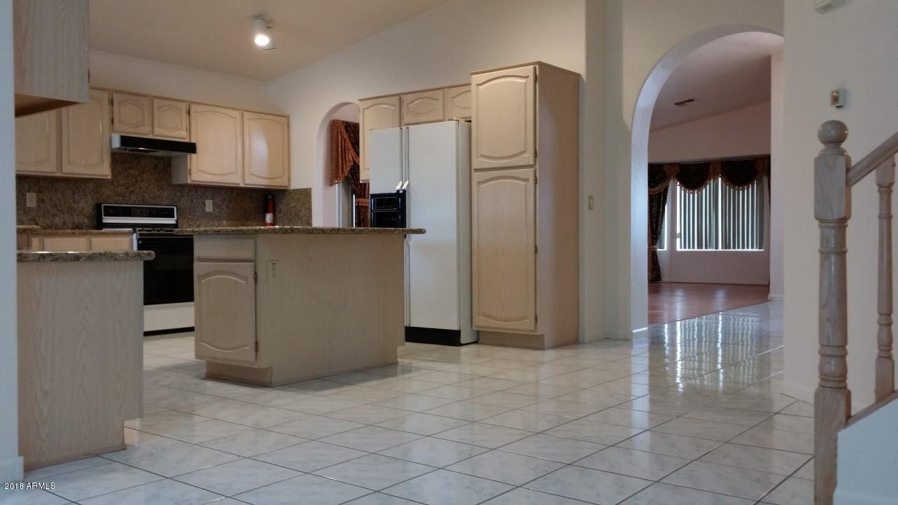 8754 West Wethersfield Road Peoria, AZ 85381 - Photo 8 of 32 Wethersfield Rd, Kitchen 4