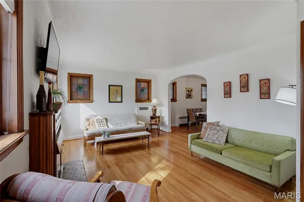 $379,000 | 6635 Devonshire Avenue, St. Louis, MO 63109