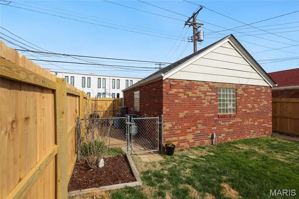 $379,000 | 6635 Devonshire Avenue, St. Louis, MO 63109