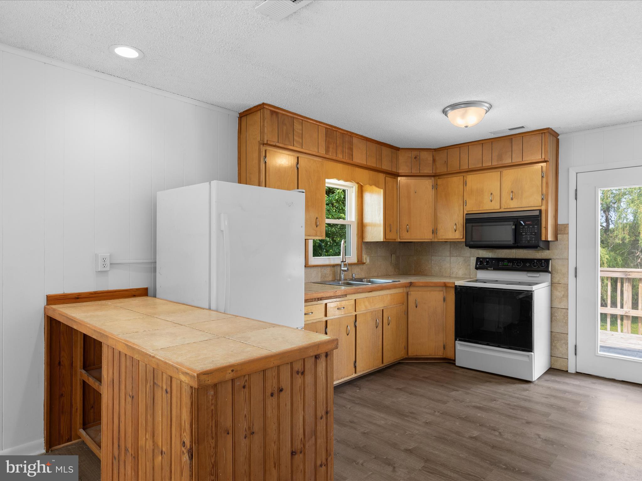 10334 Tudor Road Ocean City, MD 21842 - Photo 5 of 36 Kitchen