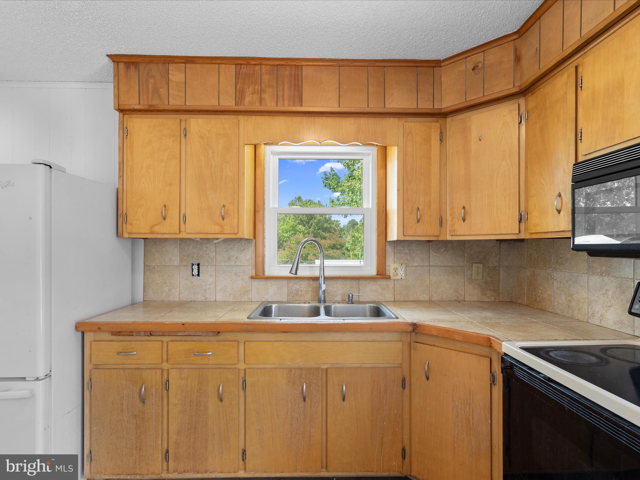 10334 Tudor Road Ocean City, MD 21842 - Photo 7 of 36 Kitchen