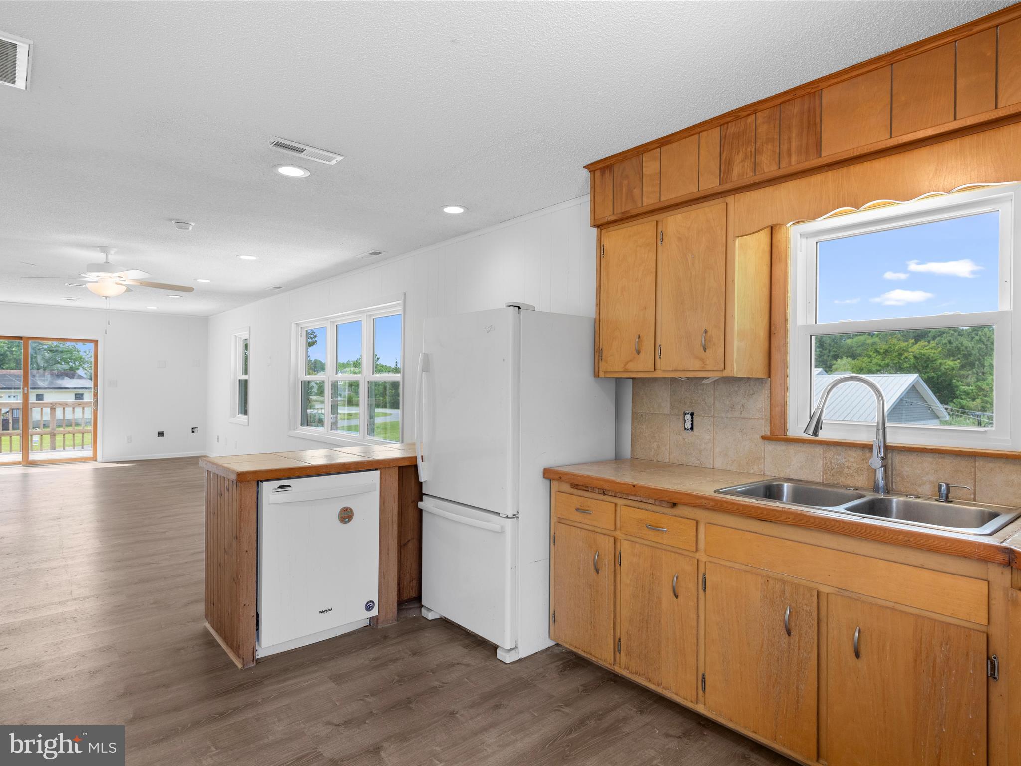 10334 Tudor Road Ocean City, MD 21842 - Photo 8 of 36 LVP Flooring