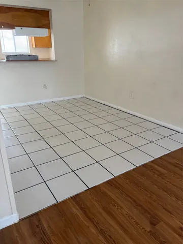 a view of a utility room