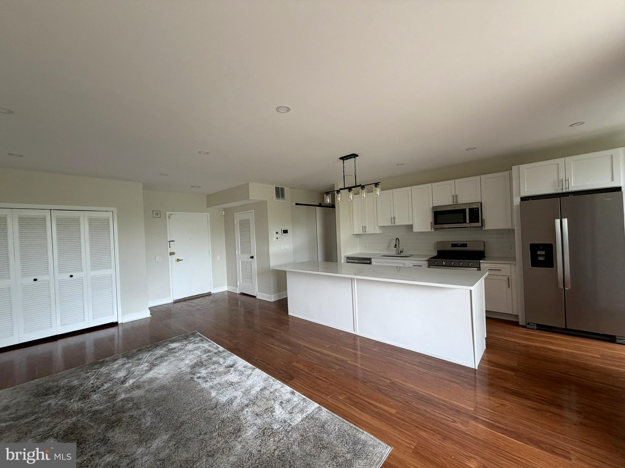 191 Presidential Boulevard, Unit R524 Bala Cynwyd, PA 19004 - Photo 22 of 28 Great room with double closet