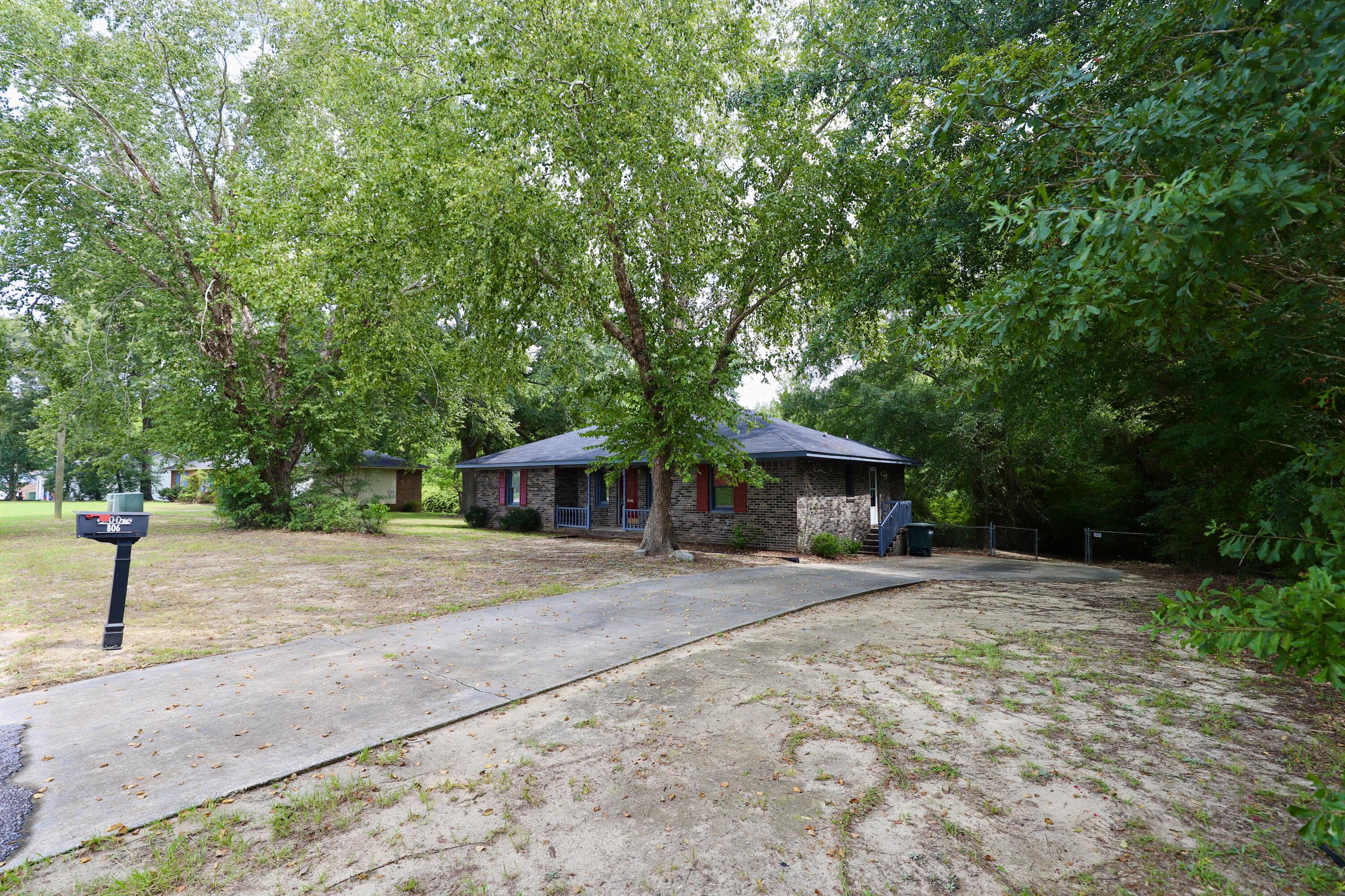 806 Club Lane Sumter, SC 29154 - Photo 3 of 60 6A9365A6-6A9F-4573-827E-1AAE08E42E8D_1_2