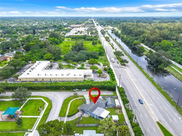 a view of an outdoor space