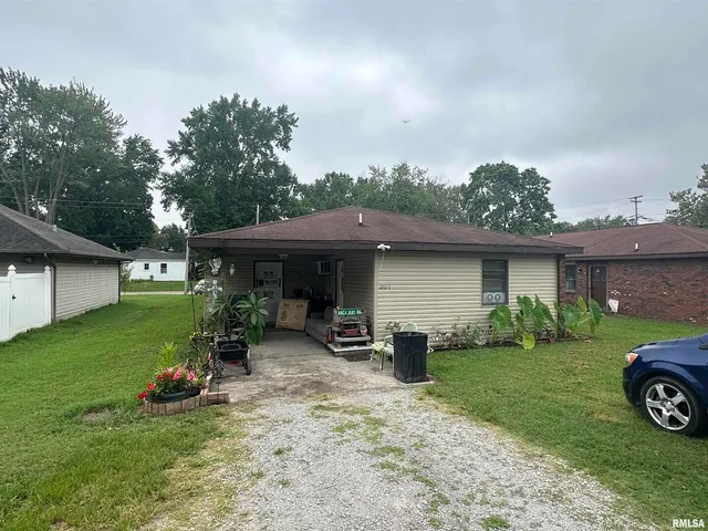 $109,000 | 2202 South Illinois Avenue, Unit 1 & 2, Murphysboro, IL 62966