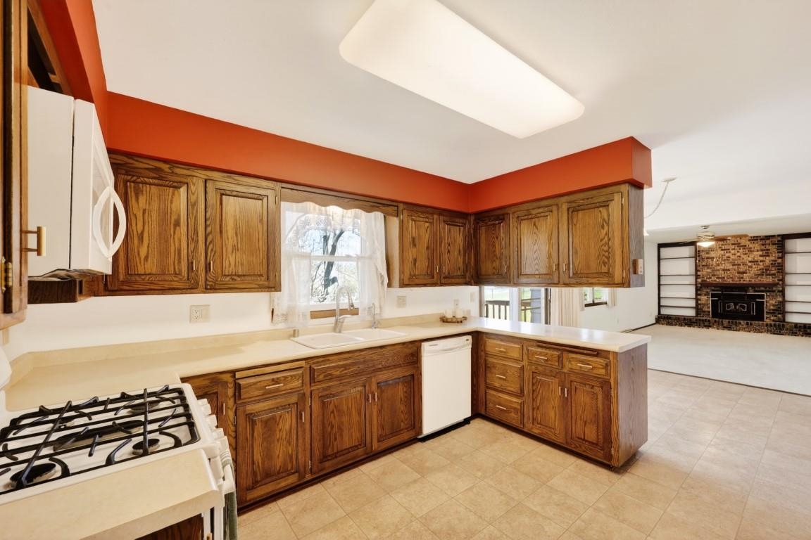 5414 Larkspur Road Middleton, WI 53562 - Photo 9 of 39