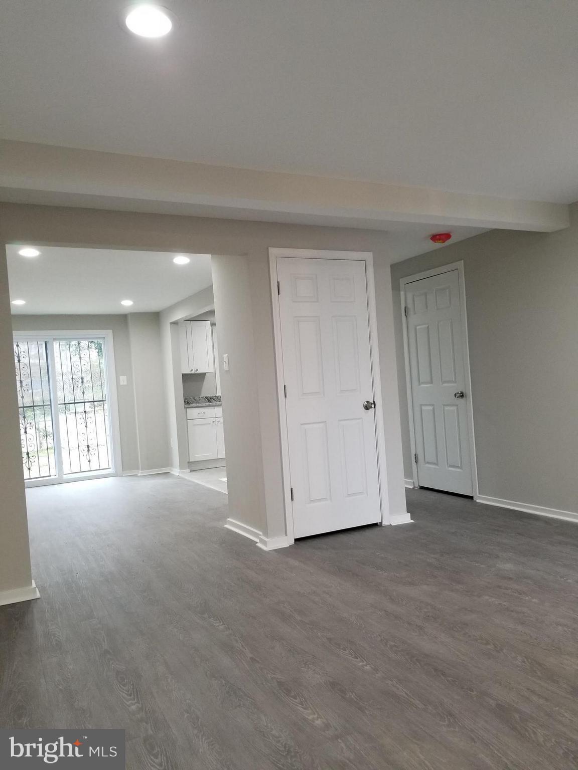 2403 Ridgely Street Baltimore, MD 21230 - Photo 4 of 11 Living Room