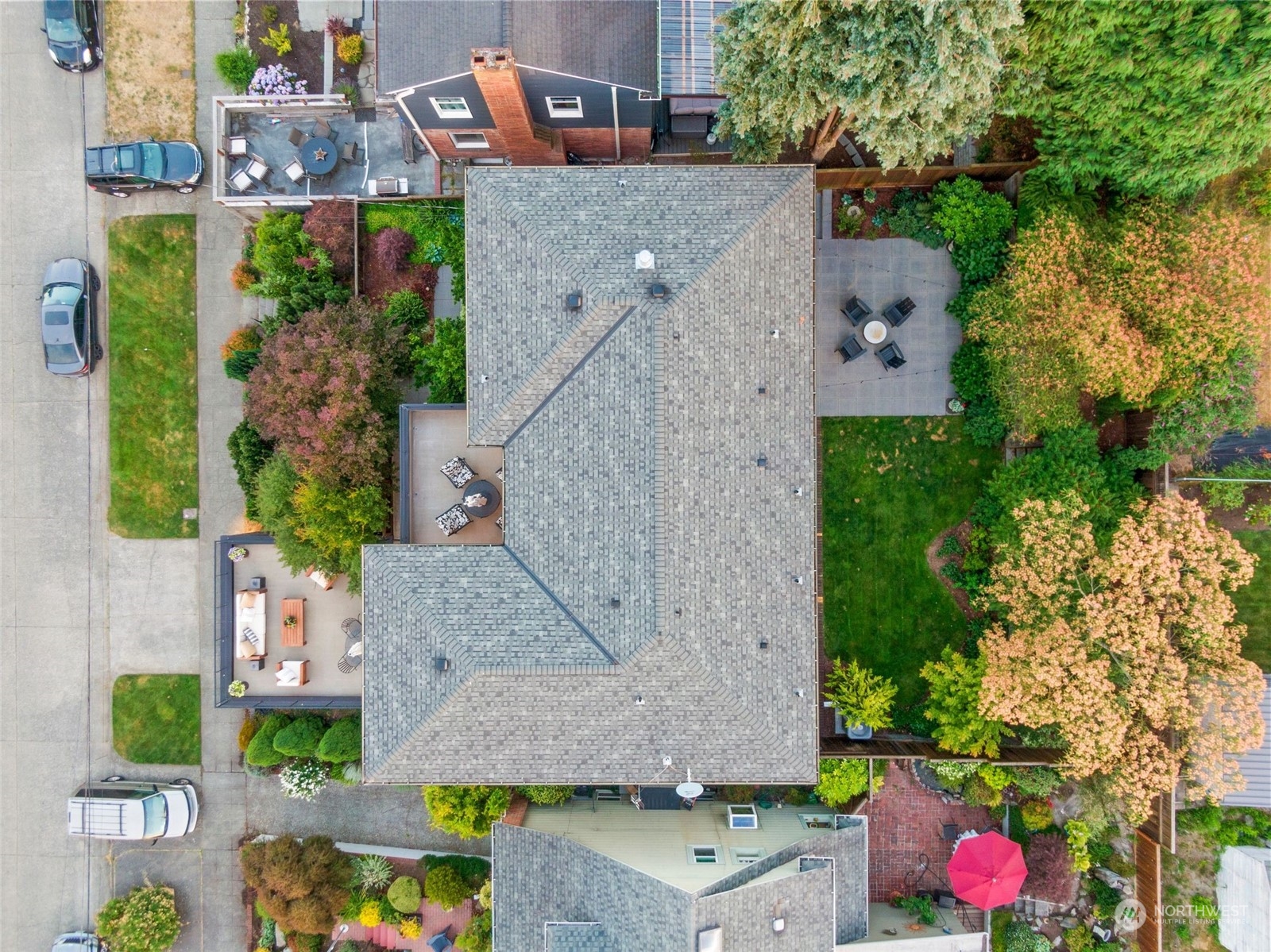 2717 36th Avenue Southwest Seattle, WA 98126 - Photo 36 of 40 an aerial view of multiple house