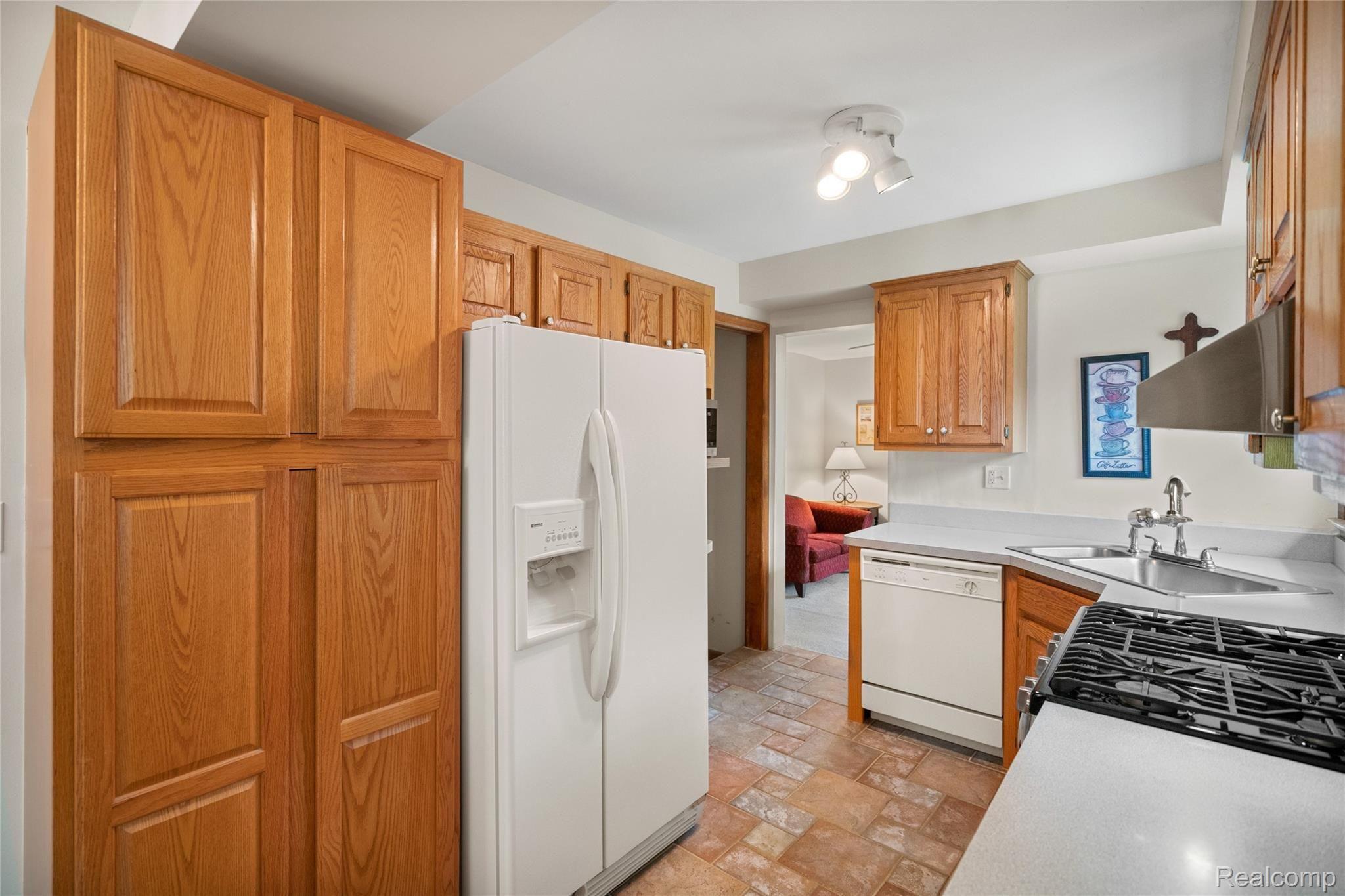 1326 Cambridge Road Berkley, MI 48072 - Photo 9 of 26 Cambridge-9.jpg