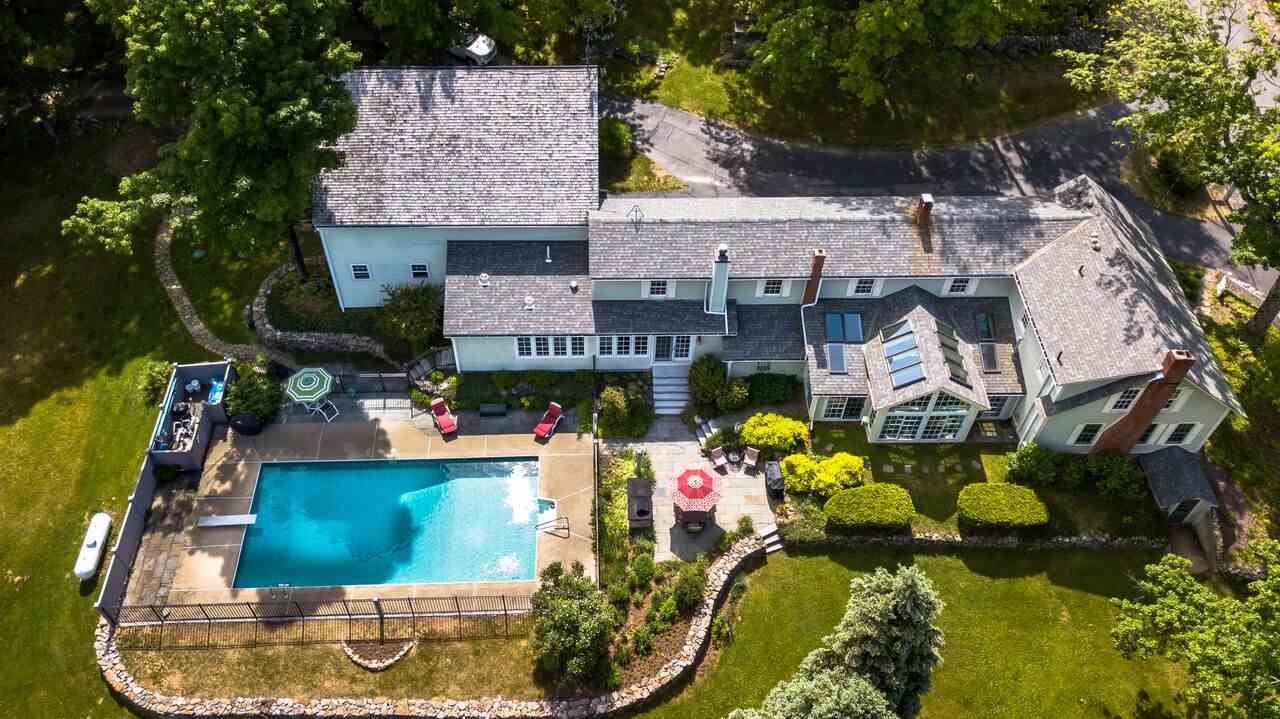 142 Canterbury Road Chichester, NH 03258 - Photo 1 of 40