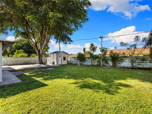 a view of a house with a big yard