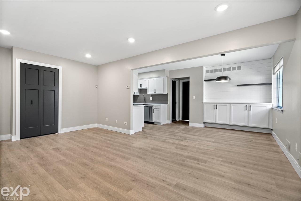 29181 Hayes Road, Unit 8 Warren, MI 48088 - Photo 3 of 27