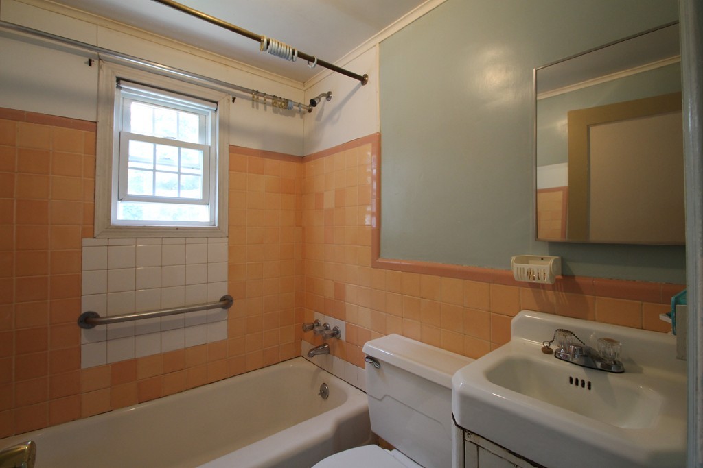 32 Byron Road Weymouth, MA 02188 - Photo 8 of 14 Gallery Image 8