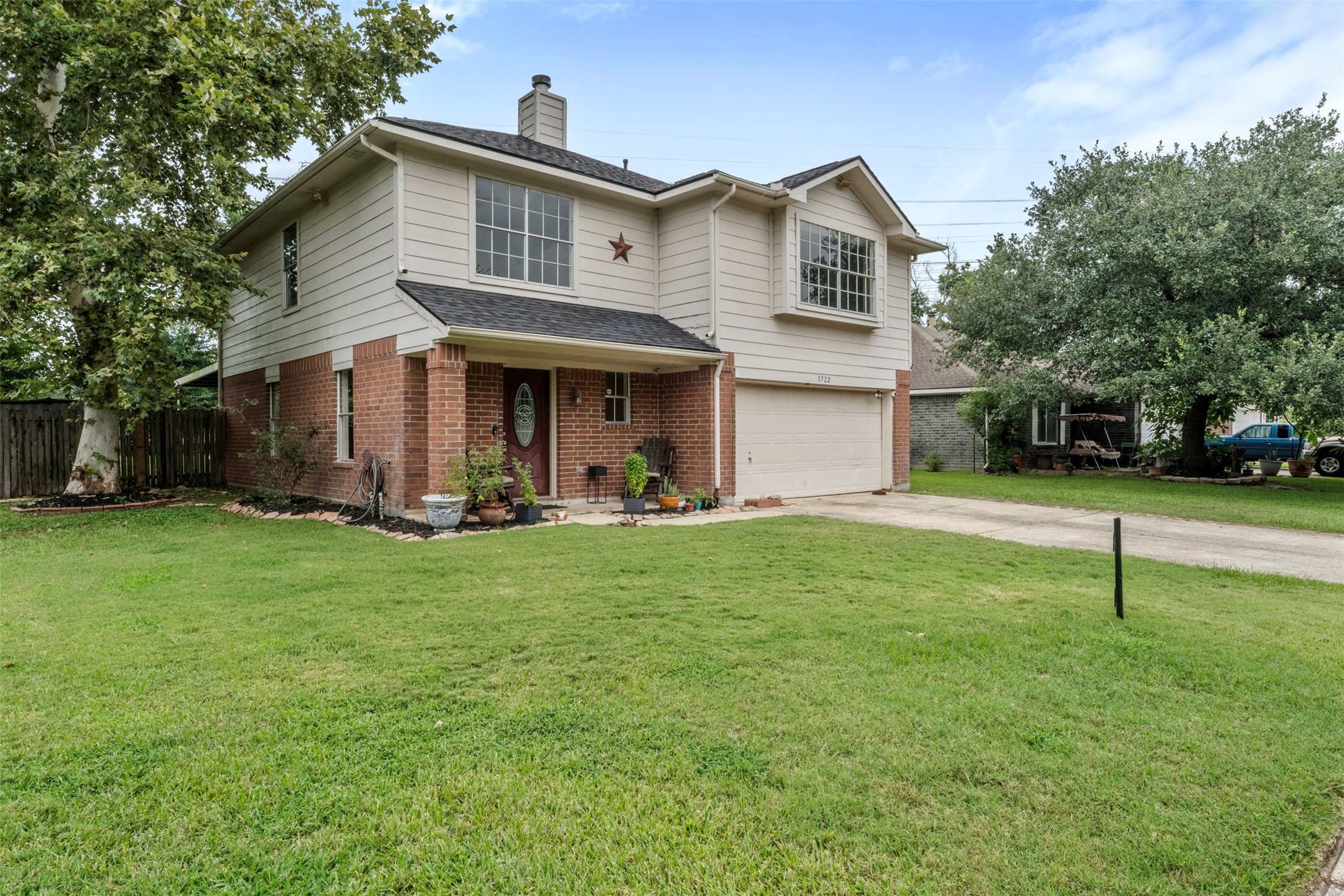 3722 Oaklace Drive Spring, TX 77389 - Photo 3 of 25 Front exterior view highlighting the driveway and front elevation.