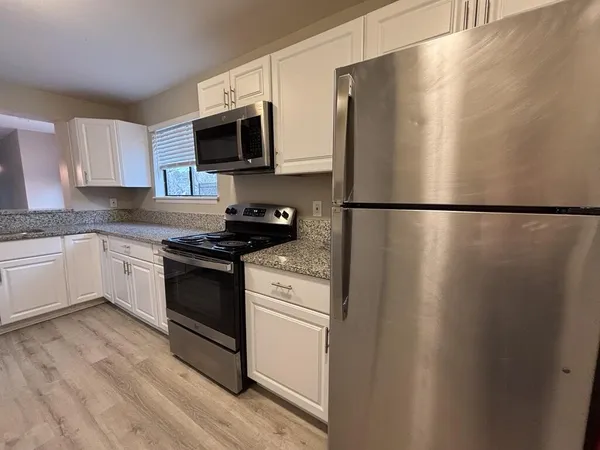$1,975 | 8483 Yadkin Circle, Unit D, North Charleston, SC 29406