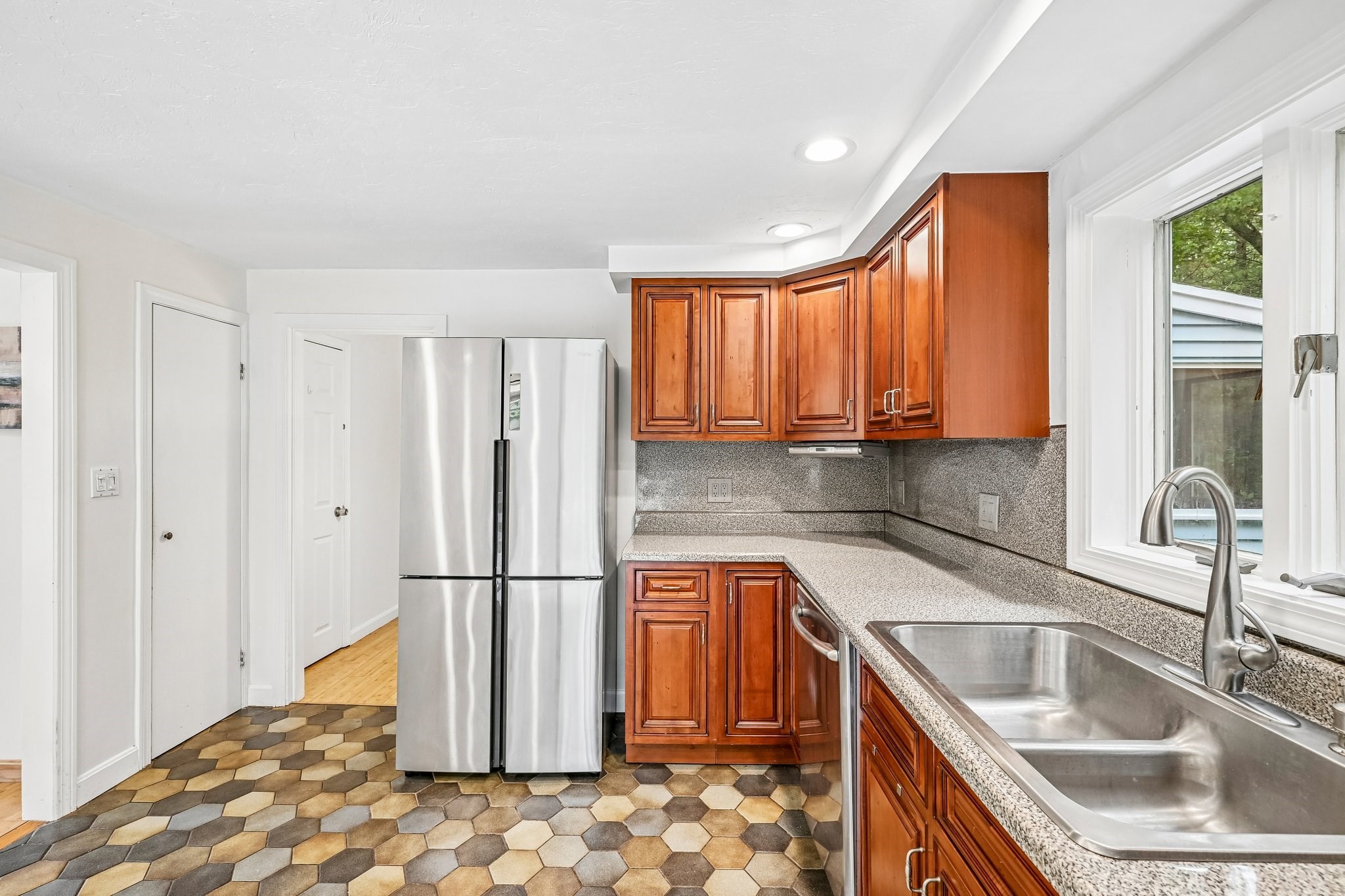 18 Eleanor Road Walpole, MA 02081 - Photo 13 of 38 Gallery Image 13