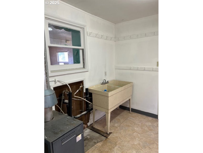 95 South 17th Avenue Elgin, OR 97827 - Photo 19 of 25 Laundry