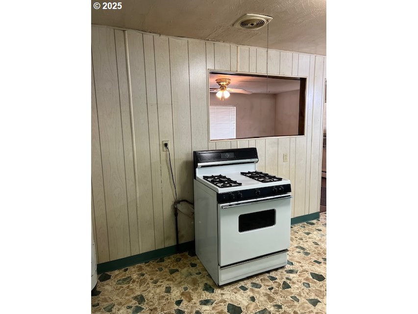 95 South 17th Avenue Elgin, OR 97827 - Photo 7 of 25 Kitchen