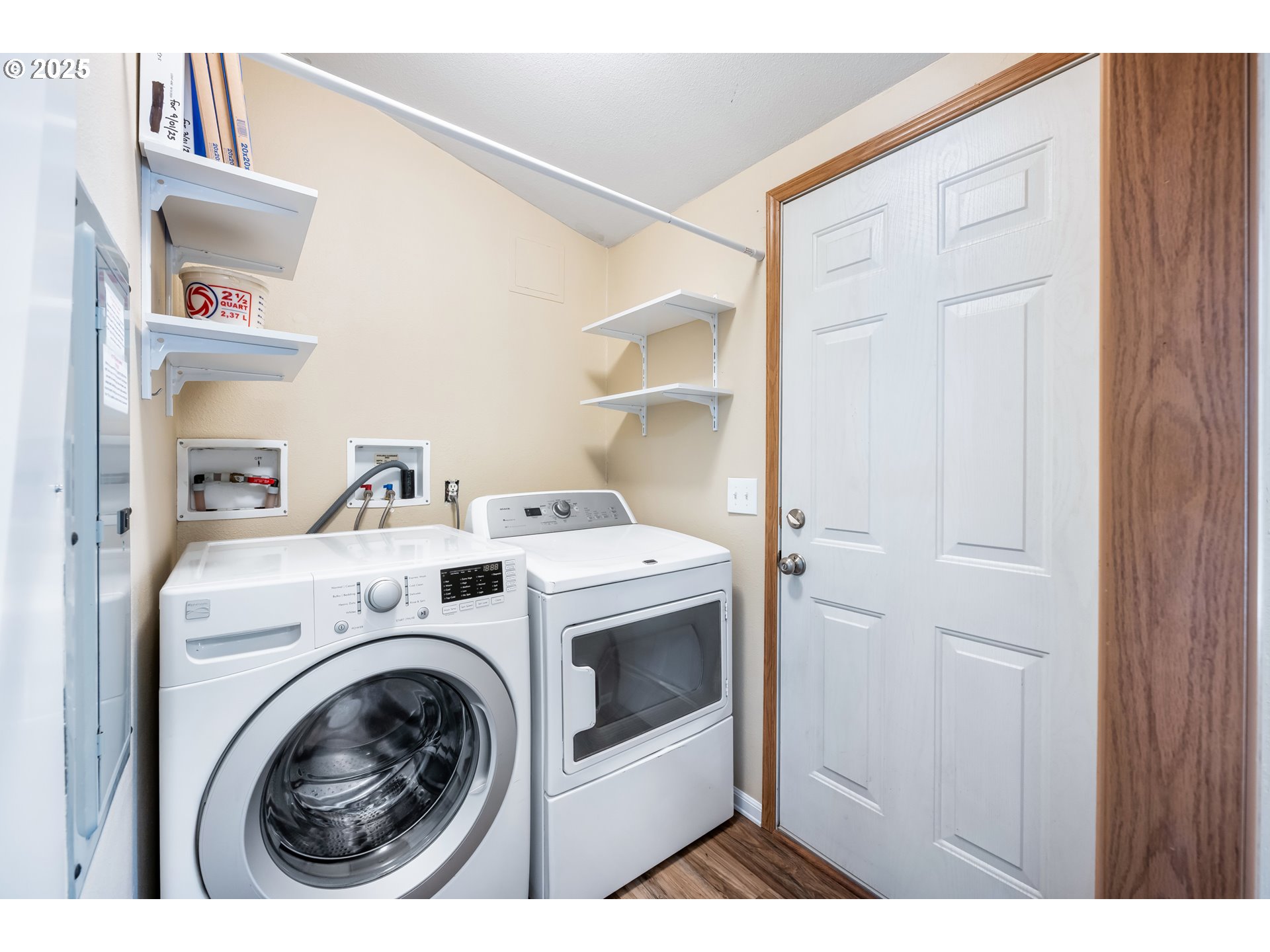 16173 North Drive La Pine, OR 97739 - Photo 14 of 23 a utility room with dryer and washer