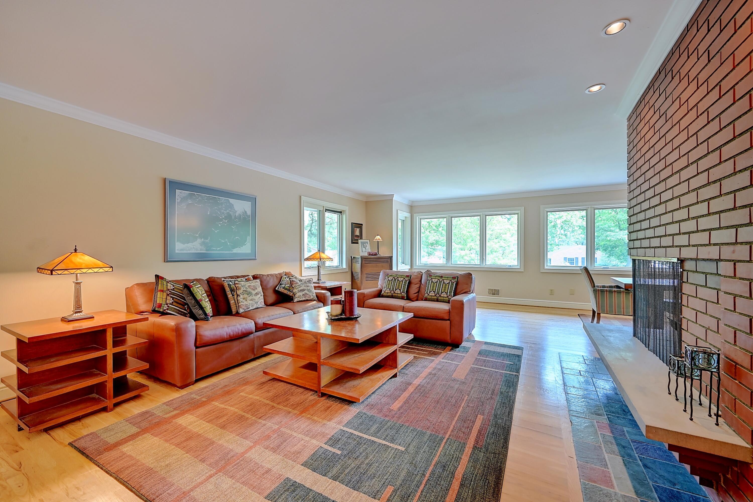 2982 Halstead Road Upper Arlington, OH 43221 - Photo 8 of 54 Living room