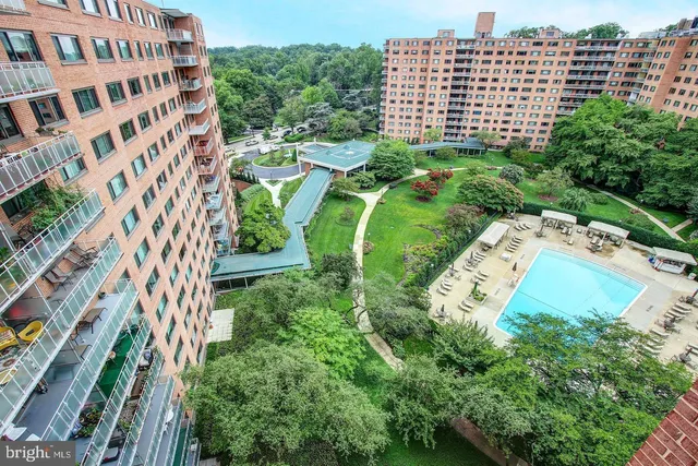 a view of a multi story building