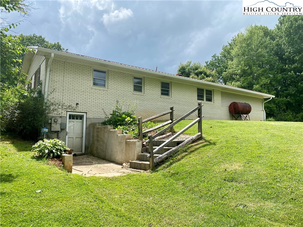 1447 Collins Road Sparta, NC 28675 - Photo 5 of 35 Gallery Image 5