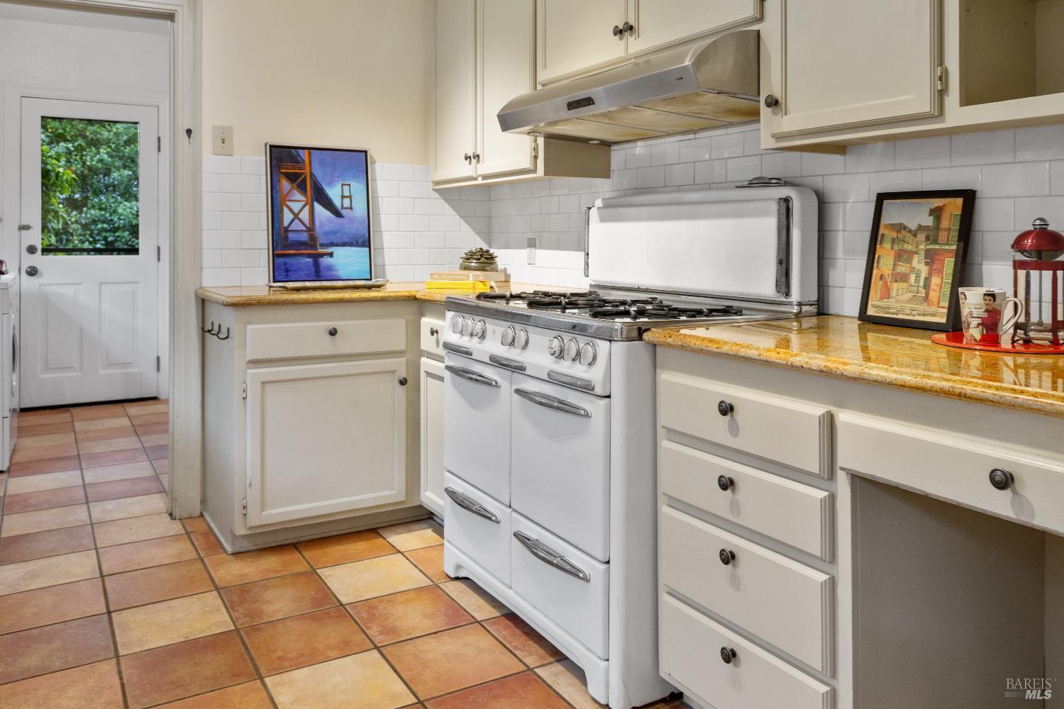 872 Carr Avenue Santa Rosa, CA 95404 - Photo 11 of 39