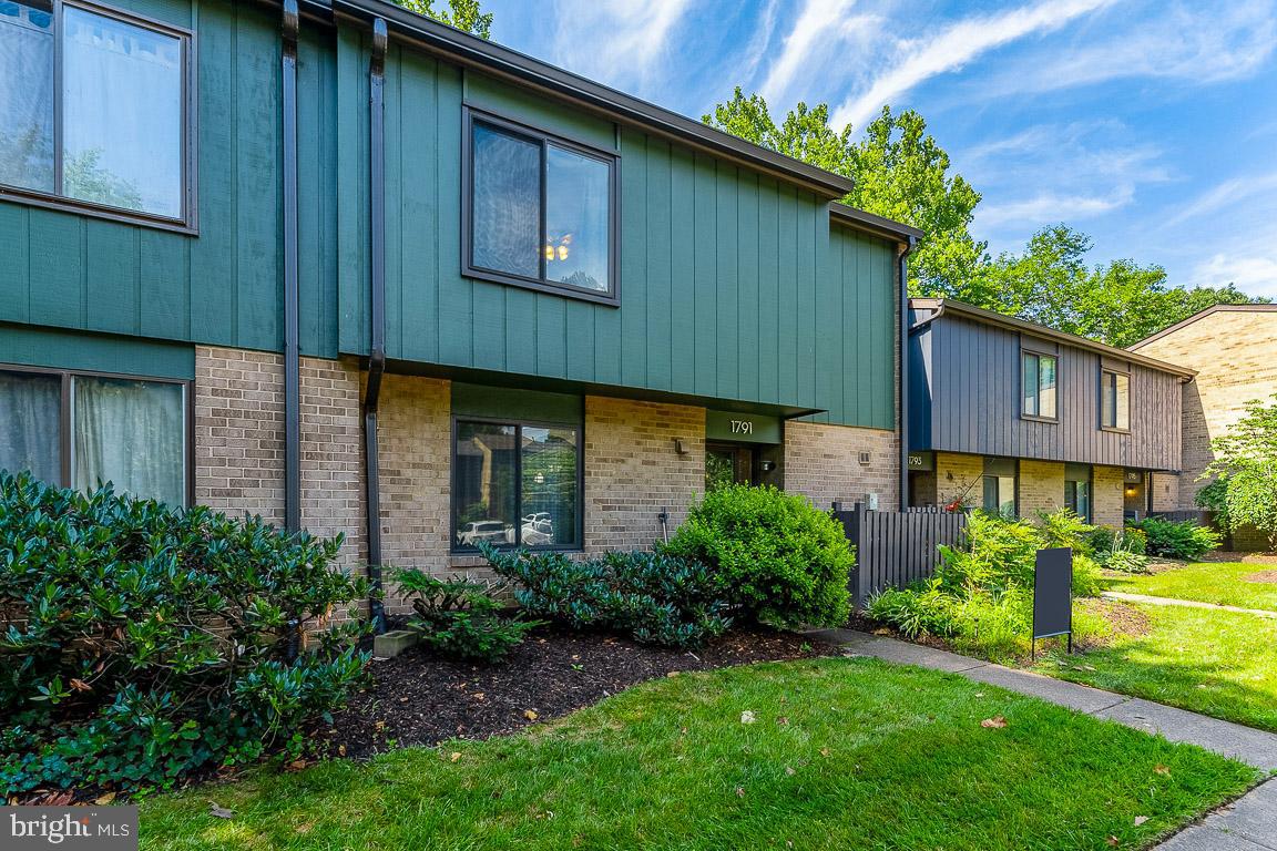 1791 Ivy Oak Square Reston, VA 20190 - Photo 3 of 36 1791 Ivy Oak Square