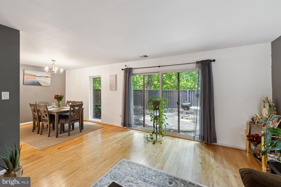 1791 Ivy Oak Square Reston, VA 20190 - Photo 8 of 36 Spacious Living Room/ Dining Room combo