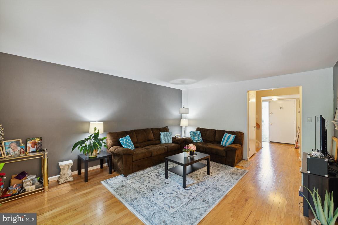 1791 Ivy Oak Square Reston, VA 20190 - Photo 10 of 36 Living Room w/ hardwoods