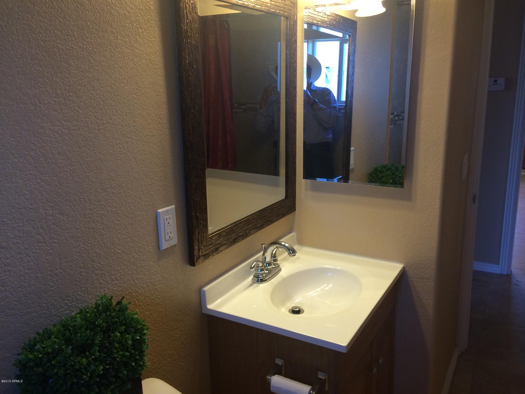 2832 East Roeser Road Phoenix, AZ 85040 - Photo 8 of 12 IMG_1621