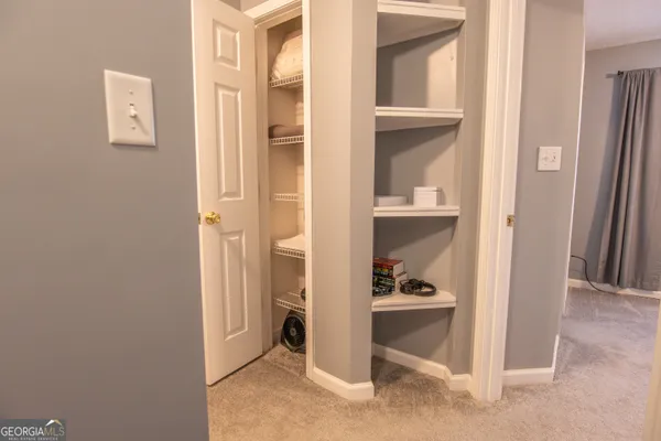 a view of utility room