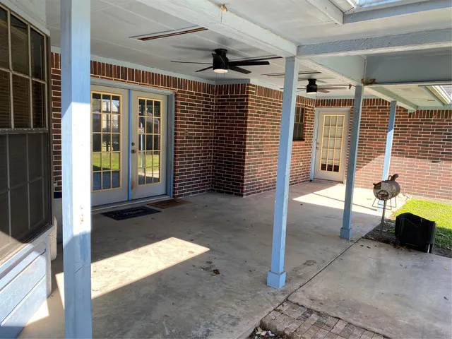 $2,100 | 301 Jansen Drive, West Columbia, TX 77486