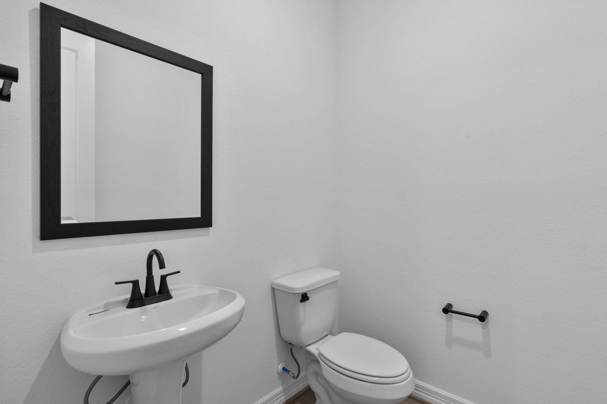 32414 Poplar Grove Lane Conroe, TX 77385 - Photo 6 of 30 This charming home features a beautifully appointed half bath adjacent to the family room, perfect for welcoming guests and adding convenience to your daily life.