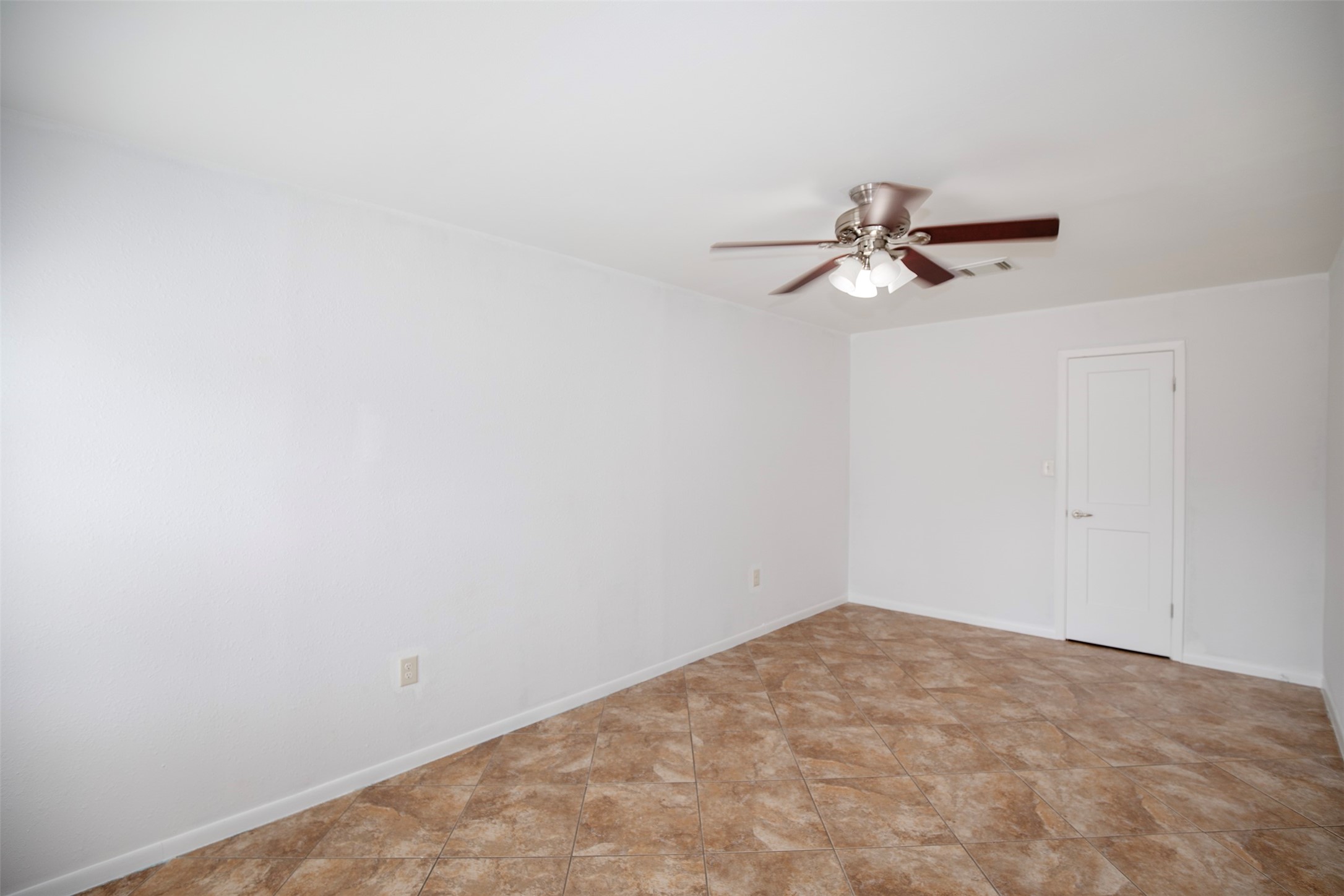 5535 Allendale Road Houston, TX 77017 - Photo 14 of 29 This bedroom has enough space for king size furniture.
