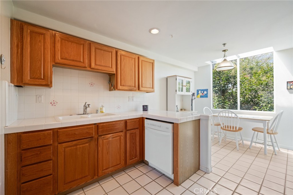 669 West 40th Street, Unit 2 San Pedro, CA 90731 - Photo 17 of 64