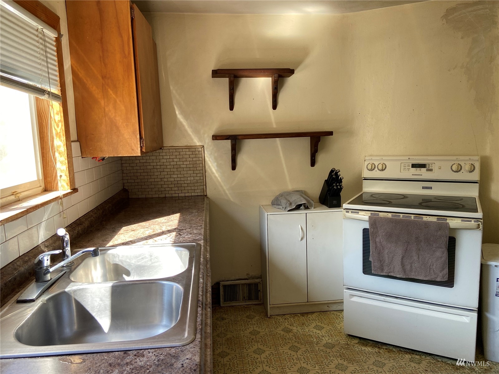 4191 Kitsap Lake Road Northwest Bremerton, WA 98312 - Photo 3 of 17 a kitchen with a stove and a sink