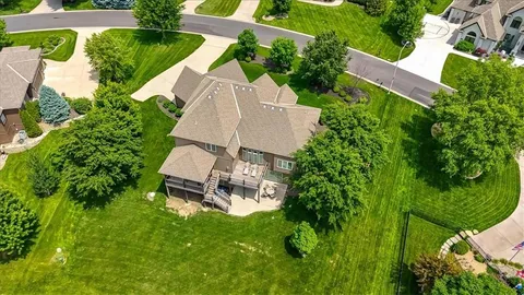 $950,000 | 11775 Northwest 81 Street, Parkville, MO 64152