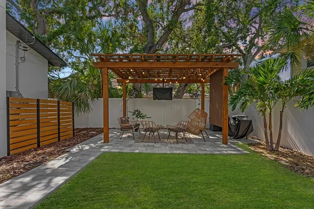 $495,000 | 657 26th Avenue South, St. Petersburg, FL 33705