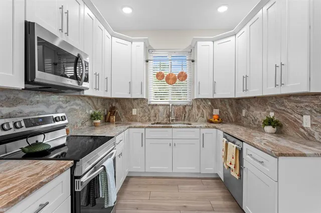 $495,000 | 657 26th Avenue South, St. Petersburg, FL 33705