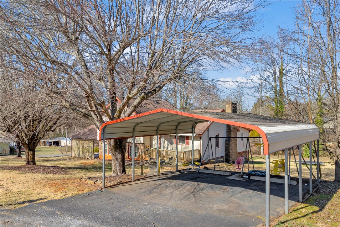 313 West Sunsetstrip Drive Seneca, SC 29672 - Photo 9 of 49 Car Port