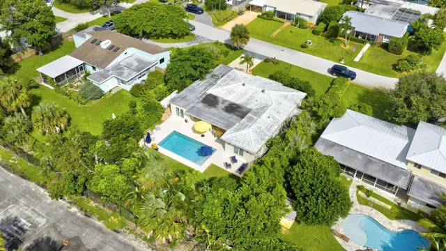 $1,565,000 | 222 South Seacrest Circle, Delray Beach, FL 33444