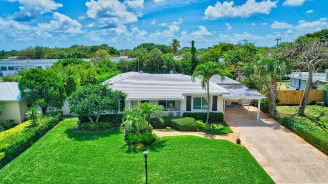 $1,565,000 | 222 South Seacrest Circle, Delray Beach, FL 33444