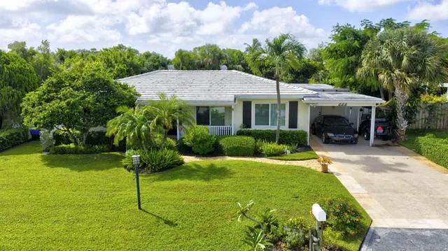 $1,565,000 | 222 South Seacrest Circle, Delray Beach, FL 33444
