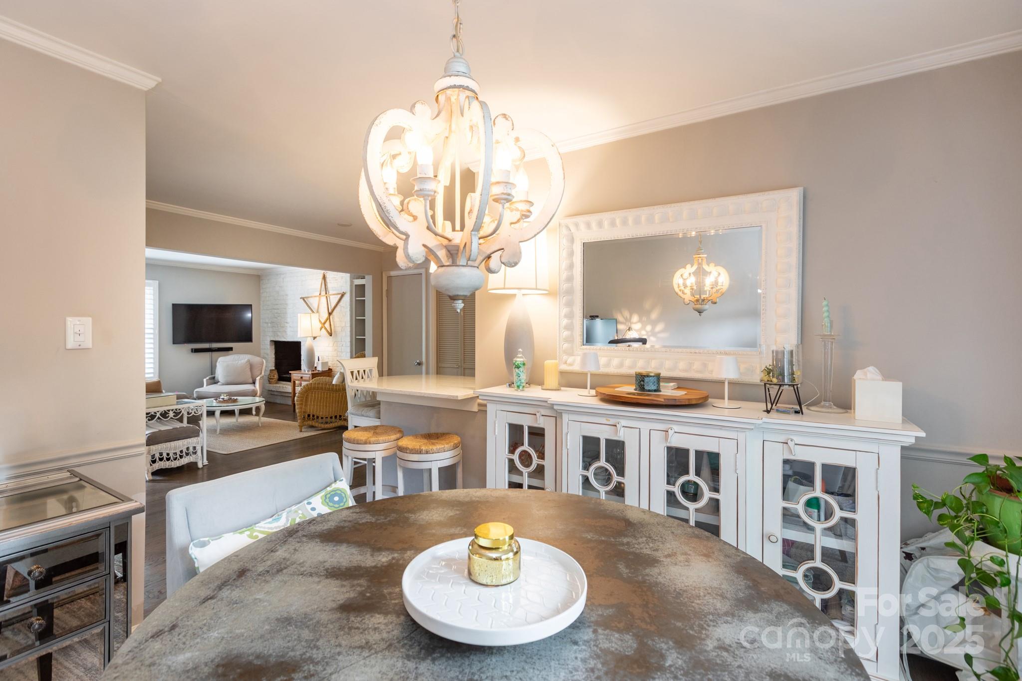 2229 Rexford Road, Unit E Charlotte, NC 28211 - Photo 18 of 28 a large kitchen with a table and chairs