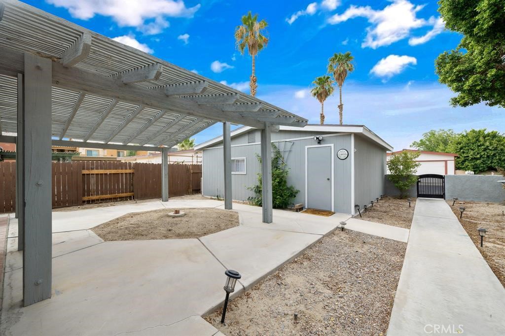 81641 Ave 48, Unit 88 Indio, CA 92201 - Photo 4 of 17 a view of a backyard