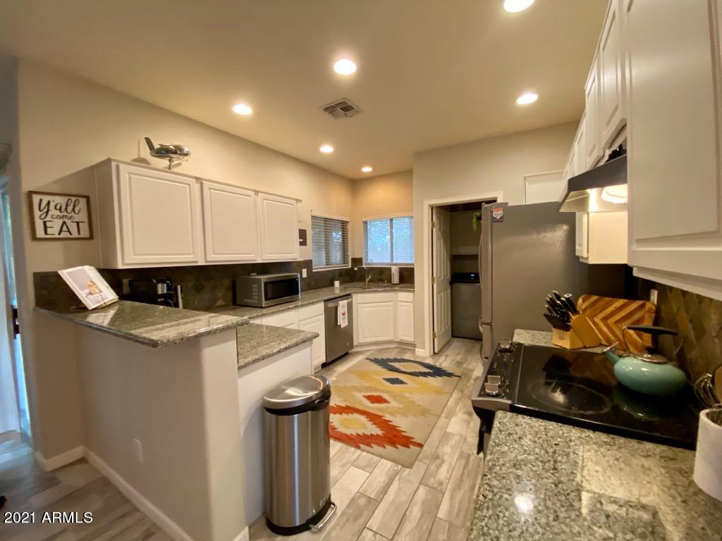 1751 South Rome Street Gilbert, AZ 85295 - Photo 7 of 23 Kitchen
