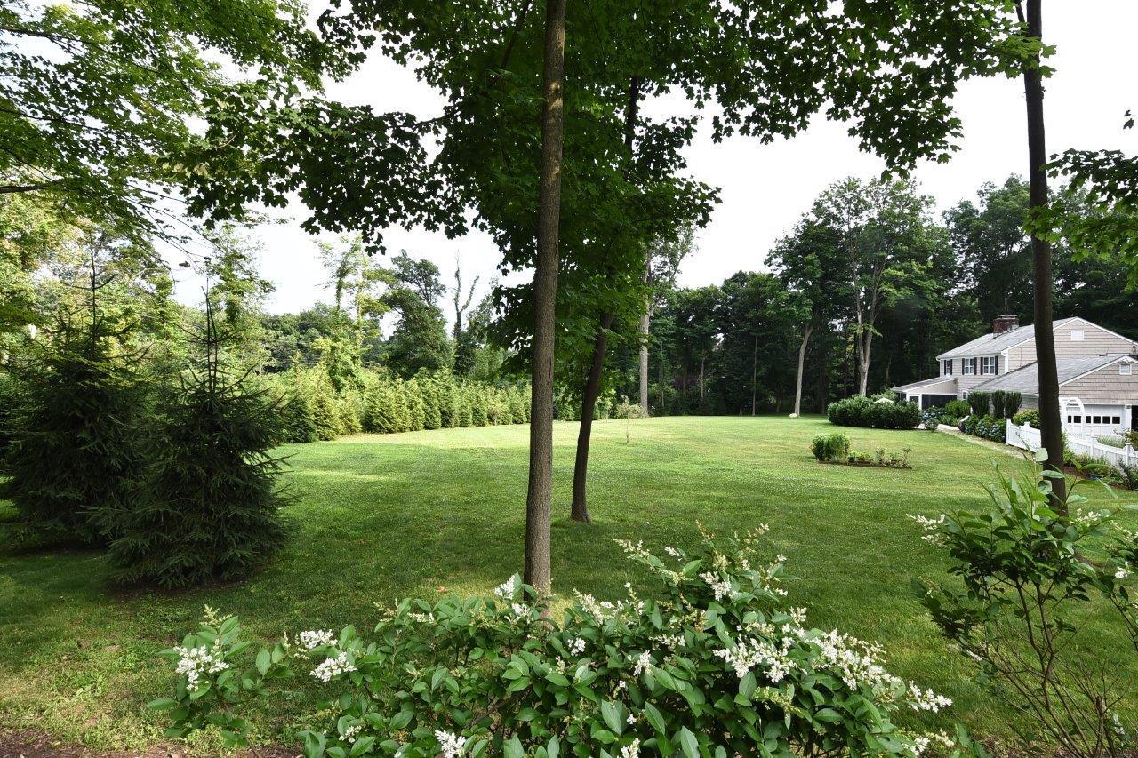 22 Country Club Road New Canaan, CT 06840 - Photo 46 of 47 a view of a garden